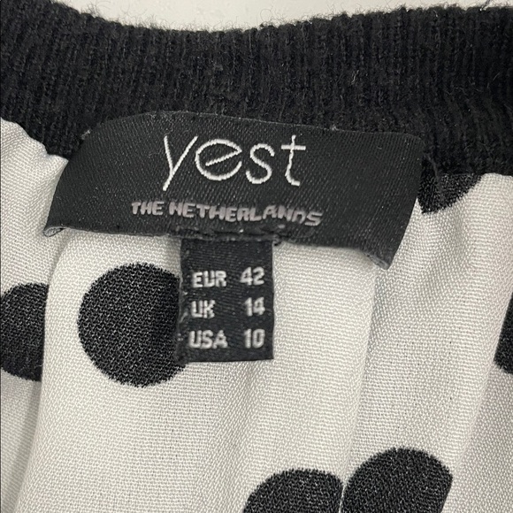 Yest Black Sweater White Striped Sleeves with Open Back & Interior Top SZ 10 - Picture 7 of 14